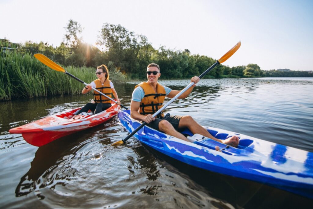 Mazury, znane jako Kraina Tysiąca Jezior, od lat przyciągają miłośników przyrody, żeglarzy oraz tych, którzy szukają ucieczki od miejskiego zgiełku